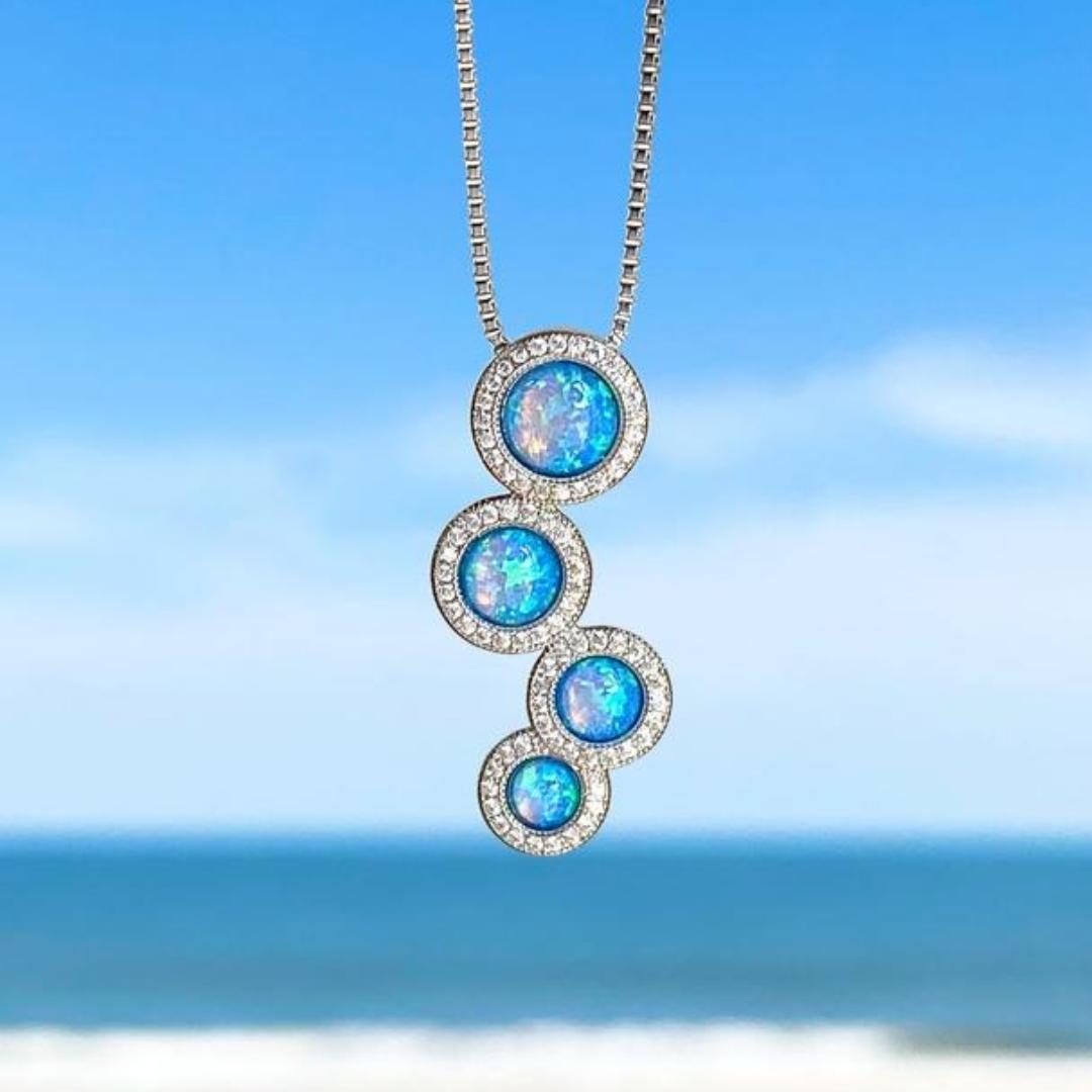 Collier à brillants et opale en or blanc