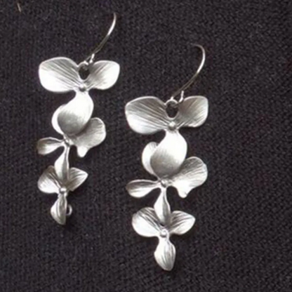 Collier et boucles d'oreilles en forme de fleurs en argent