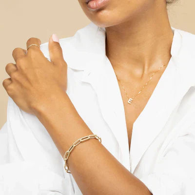 Collier initial en lettre d'amour en or blanc