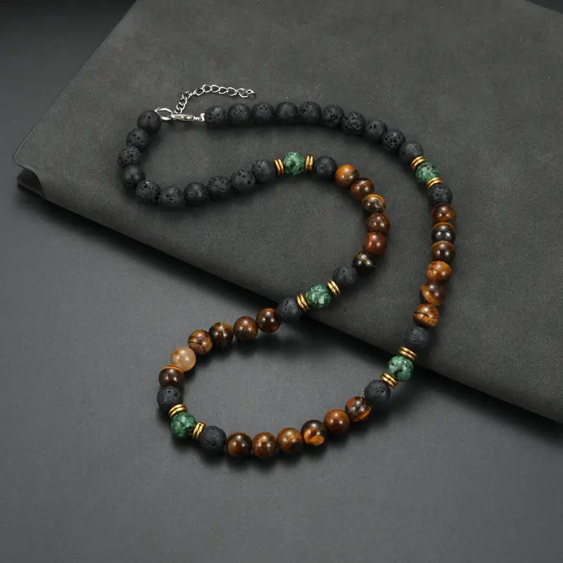 Collier luxueux en perles d'œil de tigre avec fermoir en or