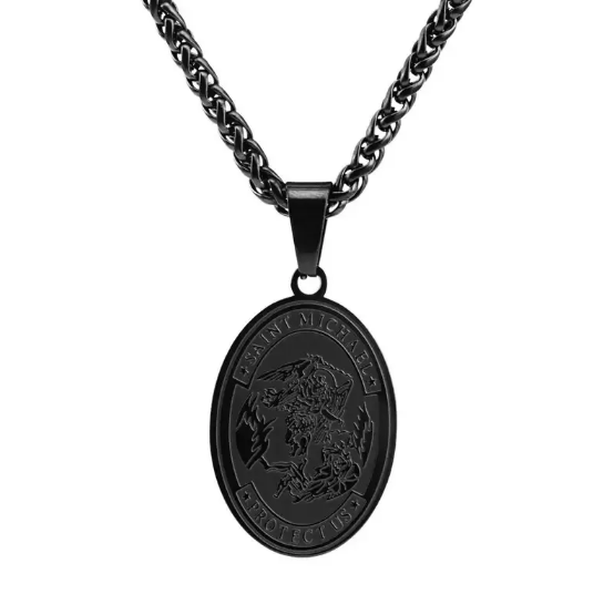 Collier ovale avec portrait d'ange en acier inoxydable en or