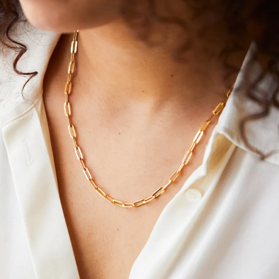 Collier pour femmes avec chaîne en acier en or
