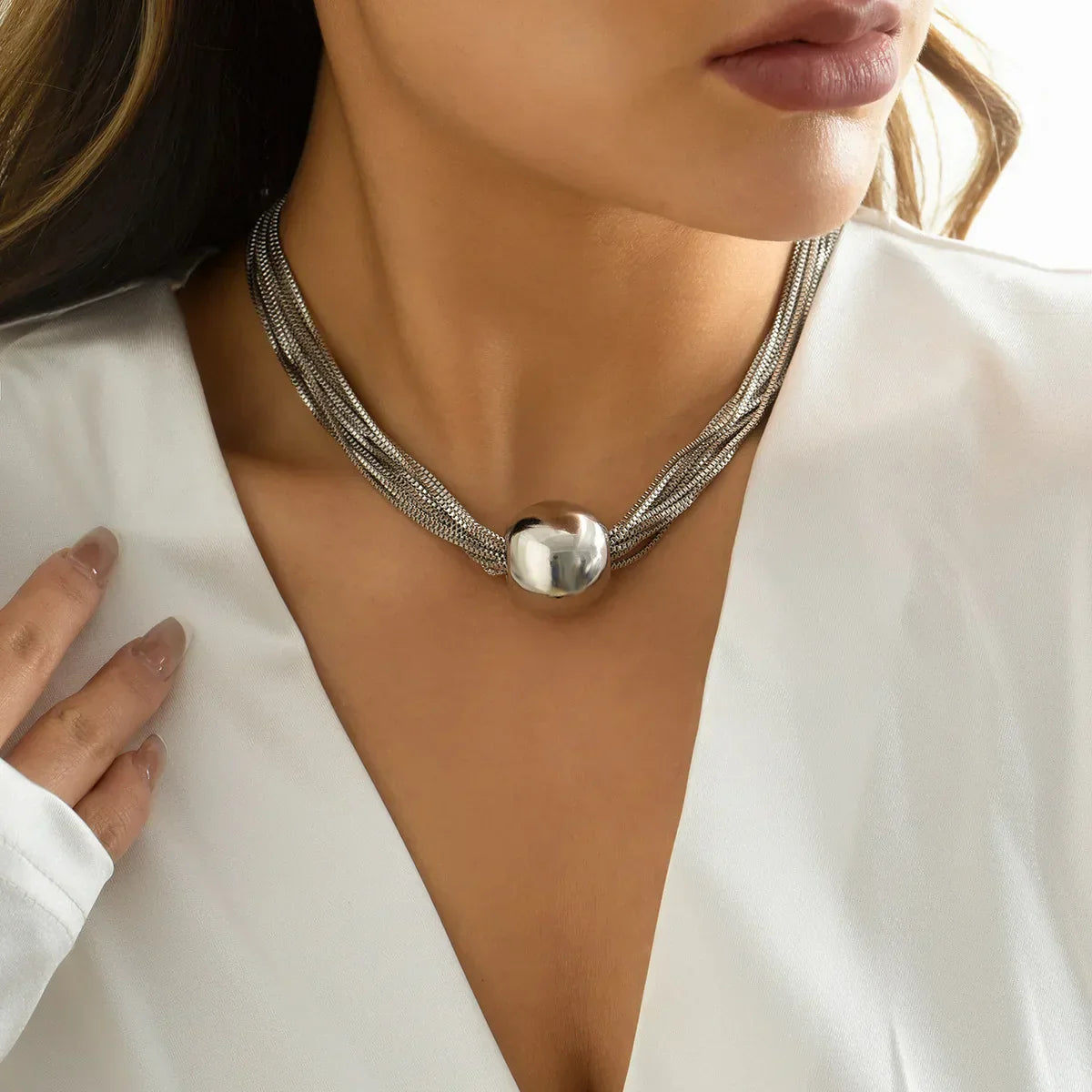 Collier rétro avec des perles colorées en or