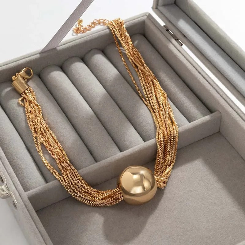 Collier rétro avec des perles colorées en or