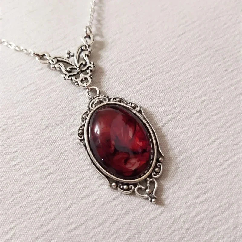 Collier rétro avec pendentif et quartz rouge en or blanc