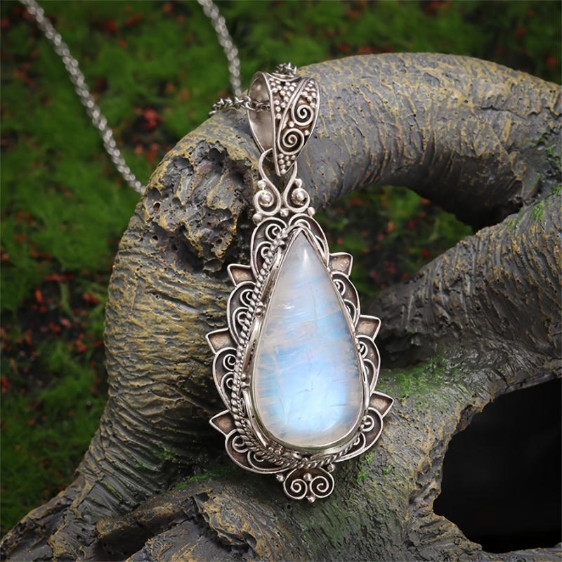 Collier rétro avec pendentif en pierre de lune en or