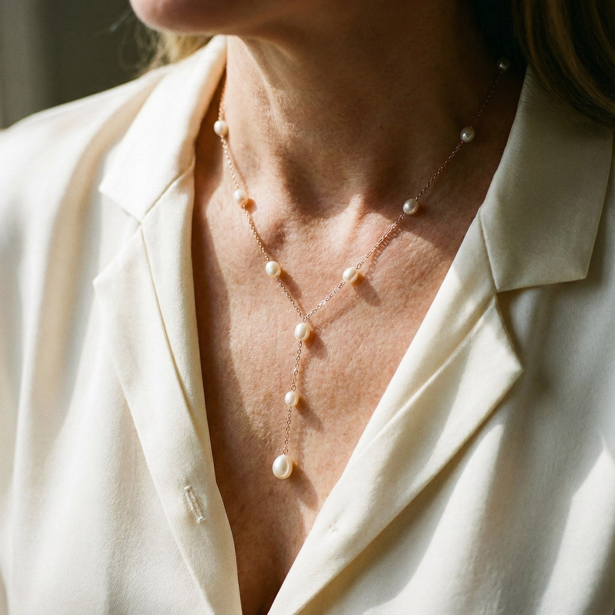 Collier rétro avec perle suspendue en or