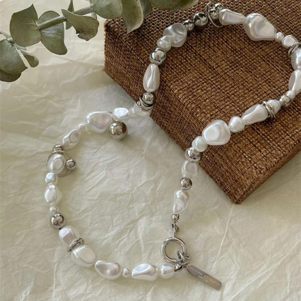 Collier rétro avec perles et perles en or blanc