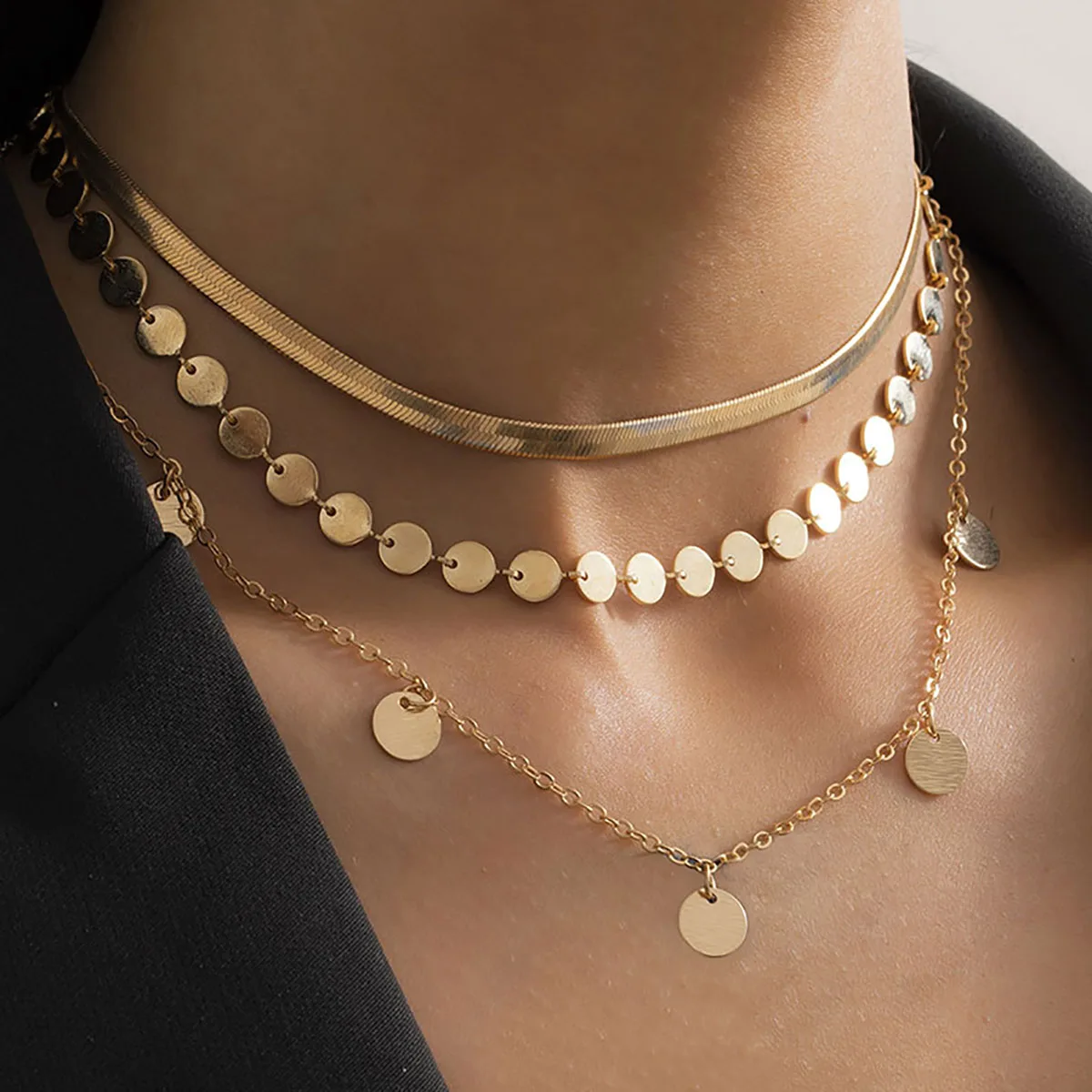 Collier rétro avec plaques en or
