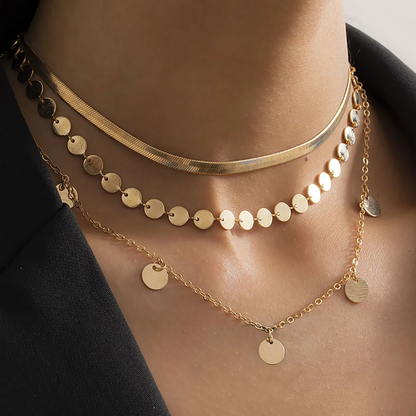 Collier rétro avec plaques dorées
