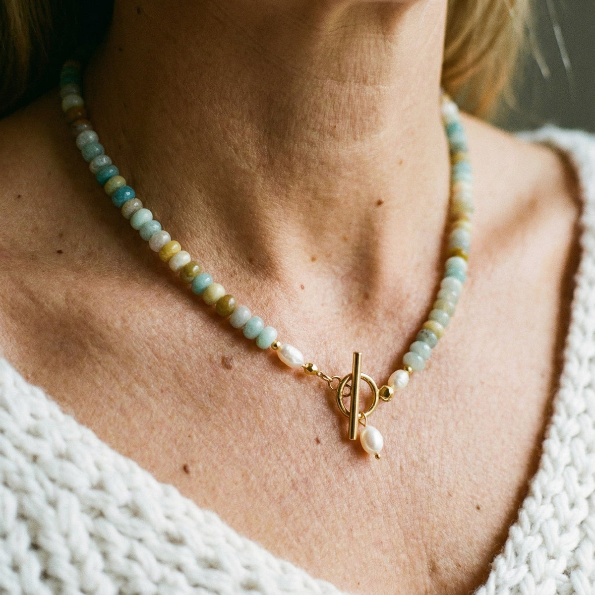 Collier rétro avec pierres en or