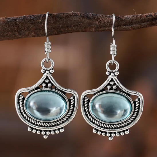 Collier rétro et boucles d'oreilles avec des pierres précieuses ovales bleues en or