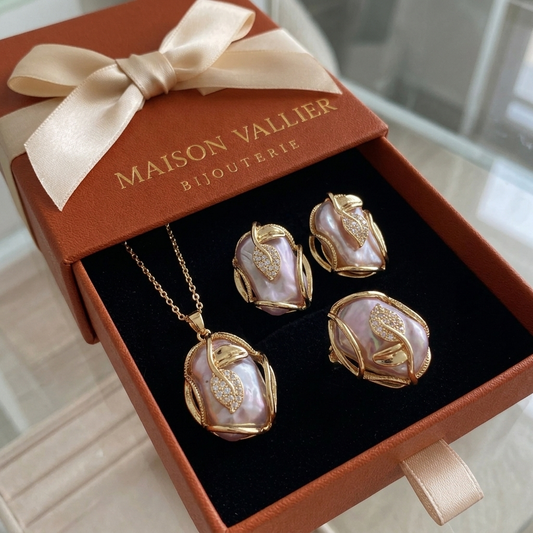 Collier complet + Boucles d'oreilles en perles d'eau douce dorées