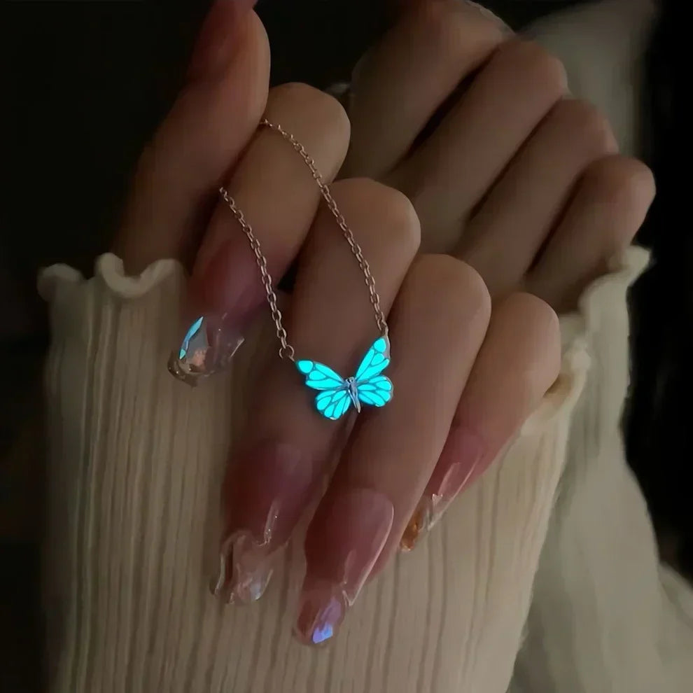 Ensemble collier et bracelet avec papillon bleu lumineux en or