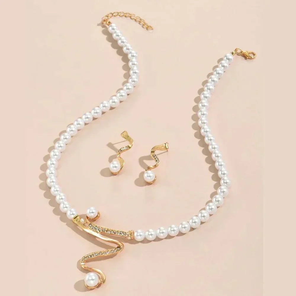 Ensemble cadeau en perles naturelles : collier et boucles d'oreilles