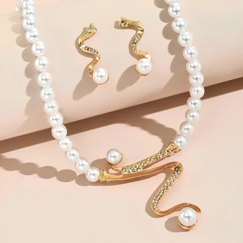Ensemble cadeau en perles naturelles : collier et boucles d'oreilles