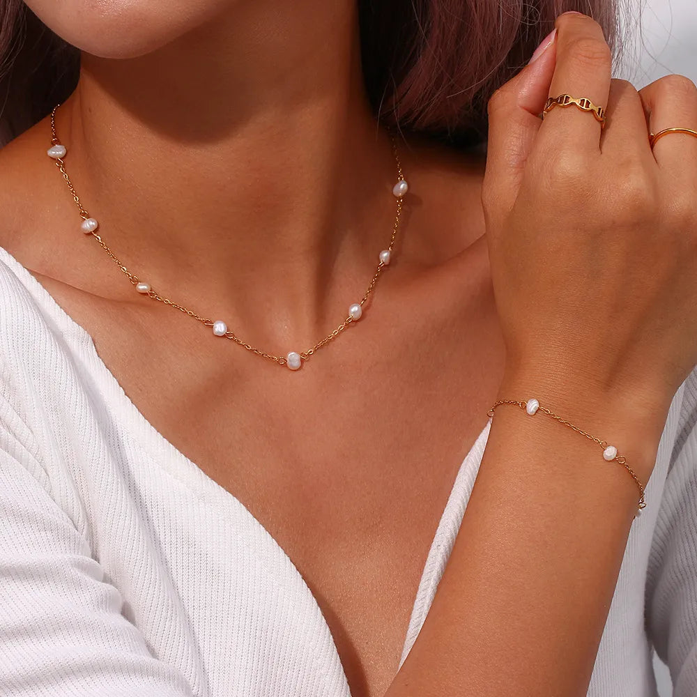 Ensemble complet de collier et bracelet avec des marguerites en acier inoxydable en or