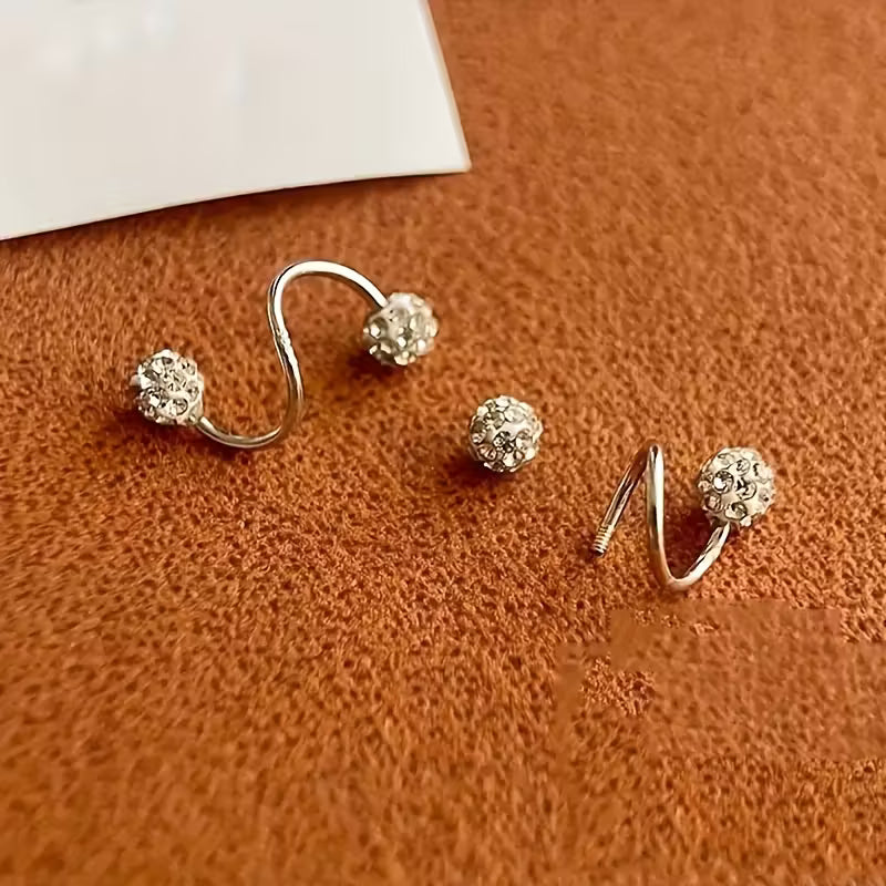 Ensemble de boucles d'oreilles légères de luxe avec des billes en spirale et des brillants en or