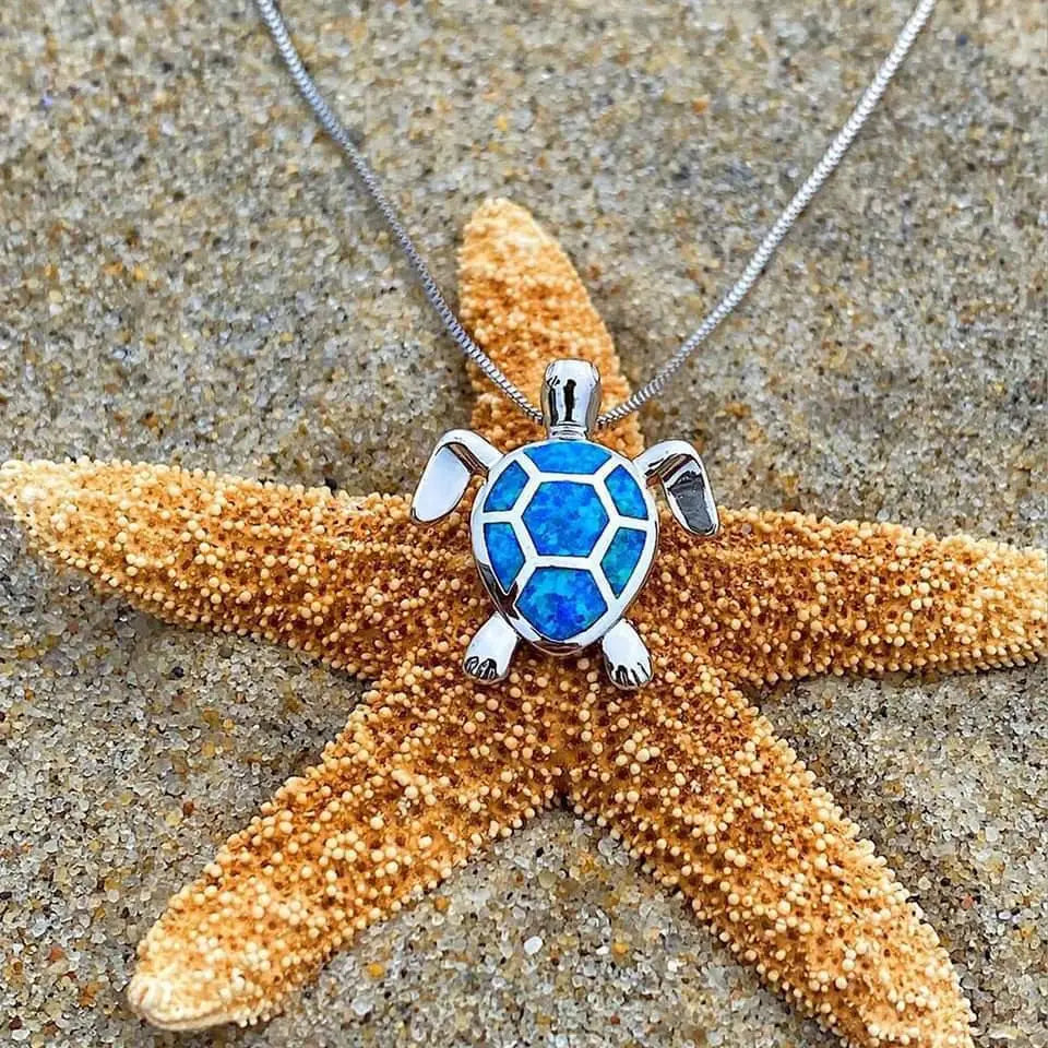Ensemble de collier et boucles d'oreilles avec tortue de mer en opale en or blanc