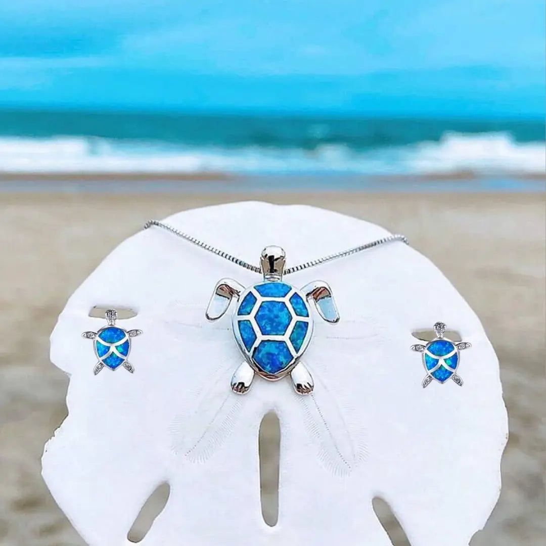 Ensemble de collier et boucles d'oreilles avec tortue de mer en opale en or blanc