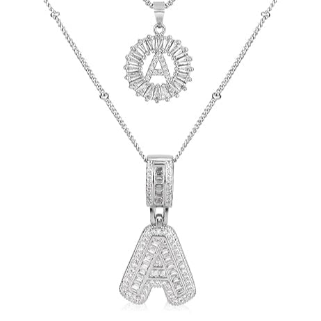 Ensemble de colliers avec initiales en or blanc