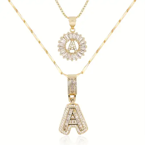 Ensemble de colliers avec initiales en or blanc