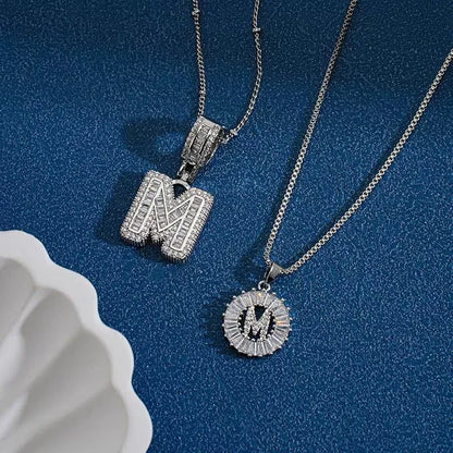 Ensemble de colliers avec initiales