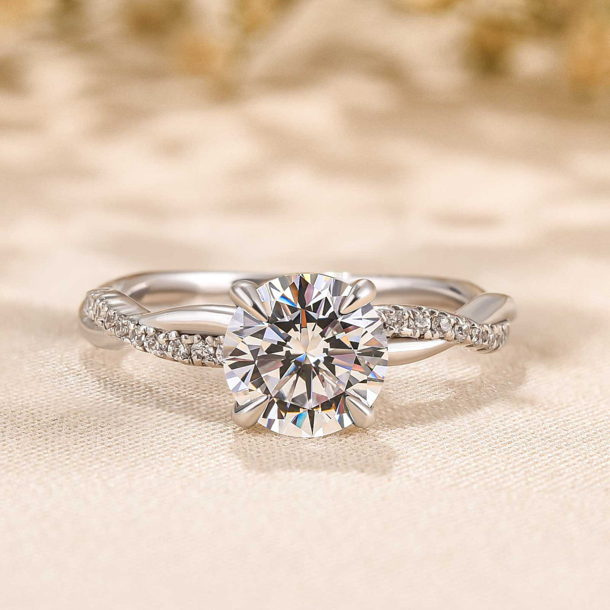 La bague Jeanne en or blanc