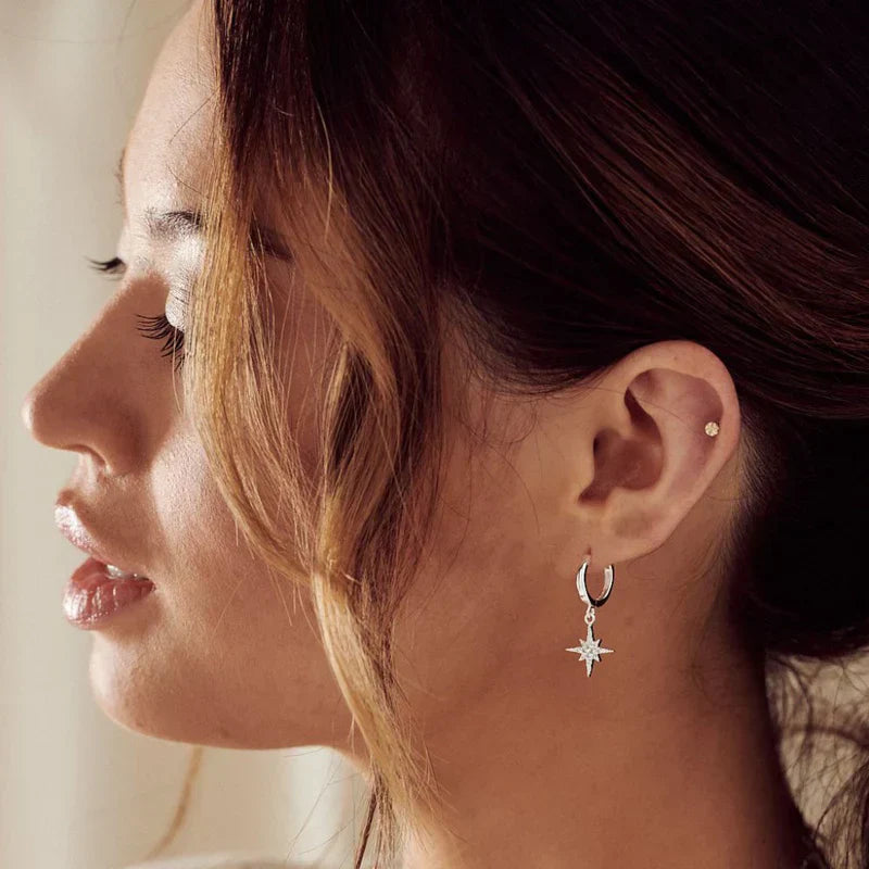 Les boucles d'oreilles Envoûtantes en or blanc