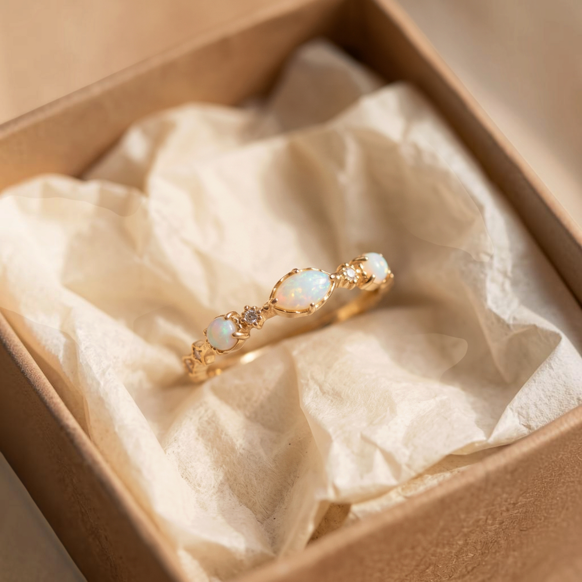 Bague fine opale blanche taille marquise | Or