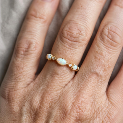 Bague fine opale blanche taille marquise | Or